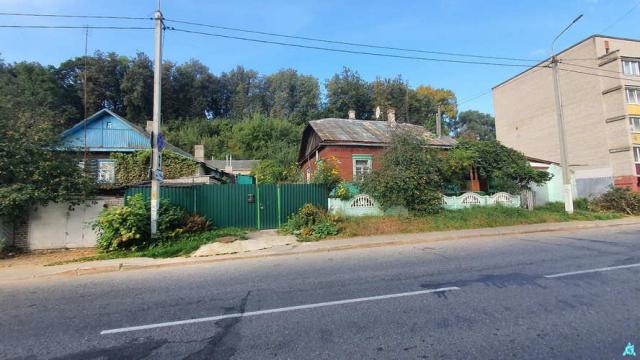 Комплекс 2 зданий магазина и кафе общей пл. 1020 кв.м. на земельном участке пл. 0,4805 га (Витебская обл., г.Орша, ул. Фридриха Энгельса, 19 и 19/1)