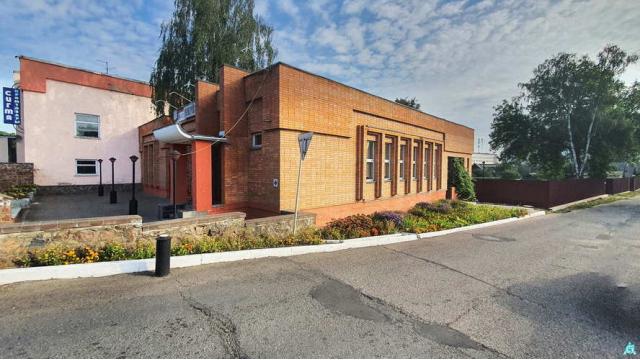 Комплекс 2 зданий магазина и кафе общей пл. 1020 кв.м. на земельном участке пл. 0,4805 га (Витебская обл., г.Орша, ул. Фридриха Энгельса, 19 и 19/1)