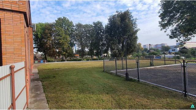 Комплекс 2 зданий магазина и кафе общей пл. 1020 кв.м. на земельном участке пл. 0,4805 га (Витебская обл., г.Орша, ул. Фридриха Энгельса, 19 и 19/1)