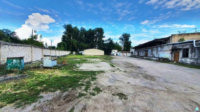 Комплекс 5 зданий торговой базы (АБК, склады и гаражи) общей пл. 2883,6 кв.м. с сетями и благоустройством территории, расположенных на земельном участке пл. 0,9684 га (Витебская обл., г.Витебск, ул. Мясникова, 4А)