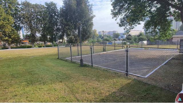 Комплекс 2 зданий магазина и кафе общей пл. 1020 кв.м. на земельном участке пл. 0,4805 га (Витебская обл., г.Орша, ул. Фридриха Энгельса, 19 и 19/1)