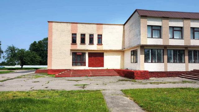Капитальное строение с инв. №132/С-8630, здание столовой и магазина пл. 921 кв.м. (Брестская обл., Ивановский р-н, аг.Ополь, пл. Победы, 37)