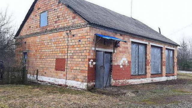 Капитальное строение с инв. №130/С-52950, магазин пл. 100,5 кв.м. (Брестская обл., Пинский р-н, Боричевичский с/с, д.Вуйвичи, ул. Столинская, 7)