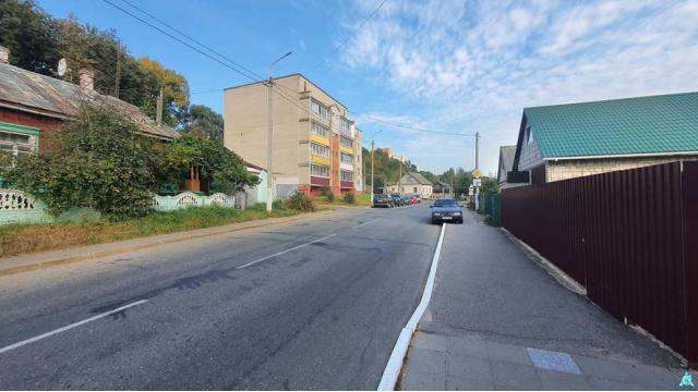 Комплекс 2 зданий магазина и кафе общей пл. 1020 кв.м. на земельном участке пл. 0,4805 га (Витебская обл., г.Орша, ул. Фридриха Энгельса, 19 и 19/1)