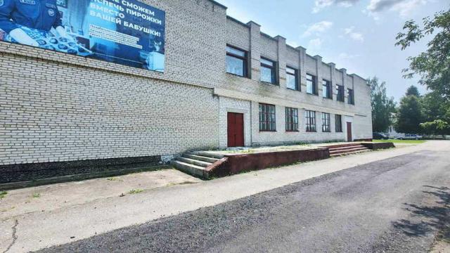 Капитальное строение с инв. №132/С-8630, здание столовой и магазина пл. 921 кв.м. (Брестская обл., Ивановский р-н, аг.Ополь, пл. Победы, 37)