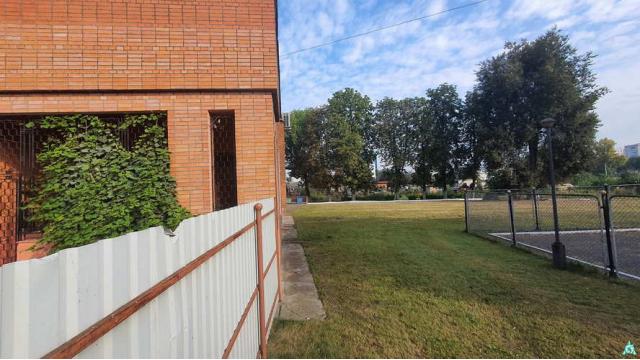 Комплекс 2 зданий магазина и кафе общей пл. 1020 кв.м. на земельном участке пл. 0,4805 га (Витебская обл., г.Орша, ул. Фридриха Энгельса, 19 и 19/1)