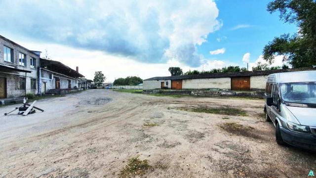 Комплекс 5 зданий торговой базы (АБК, склады и гаражи) общей пл. 2883,6 кв.м. с сетями и благоустройством территории, расположенных на земельном участке пл. 0,9684 га (Витебская обл., г.Витебск, ул. Мясникова, 4А)