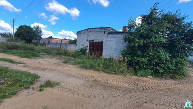 Комплекс 7 зданий и сооружений мех.двора общей пл. 1715,1 кв.м. с благоустройством территории, расположенный на 2 земельных участках общей пл. 1,6849 га (Витебская обл., Витебский р-н, Летчанский с/с., д.Запрудье, ул. Краева, 46)