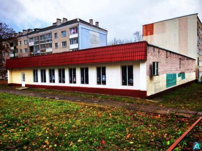 Капитальное строение с инв. №620/С-27642, магазин №141 пл. 377,3 кв.м. (Минская обл., Дзержинский р-н, г.Фаниполь, ул. Якуба Коласа, 10А)