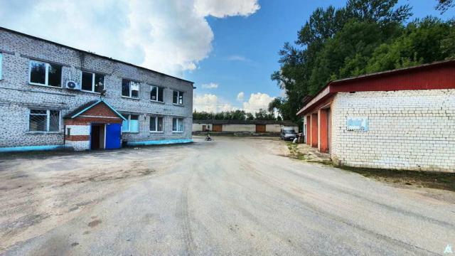 Комплекс 5 зданий торговой базы (АБК, склады и гаражи) общей пл. 2883,6 кв.м. с сетями и благоустройством территории, расположенных на земельном участке пл. 0,9684 га (Витебская обл., г.Витебск, ул. Мясникова, 4А)