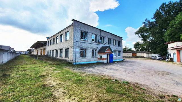 Комплекс 5 зданий торговой базы (АБК, склады и гаражи) общей пл. 2883,6 кв.м. с сетями и благоустройством территории, расположенных на земельном участке пл. 0,9684 га (Витебская обл., г.Витебск, ул. Мясникова, 4А)